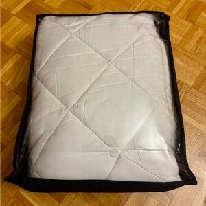 Ralph Lauren Elegant White Comforter